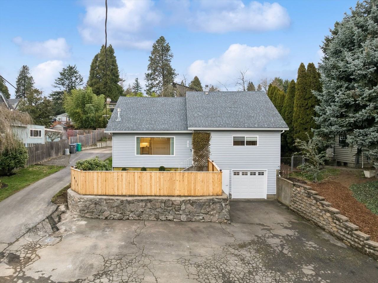 1831 Sw Evans St - Photo 5 of 46