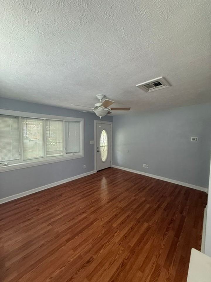 57 Bonnie Ct - Photo 3 of 9