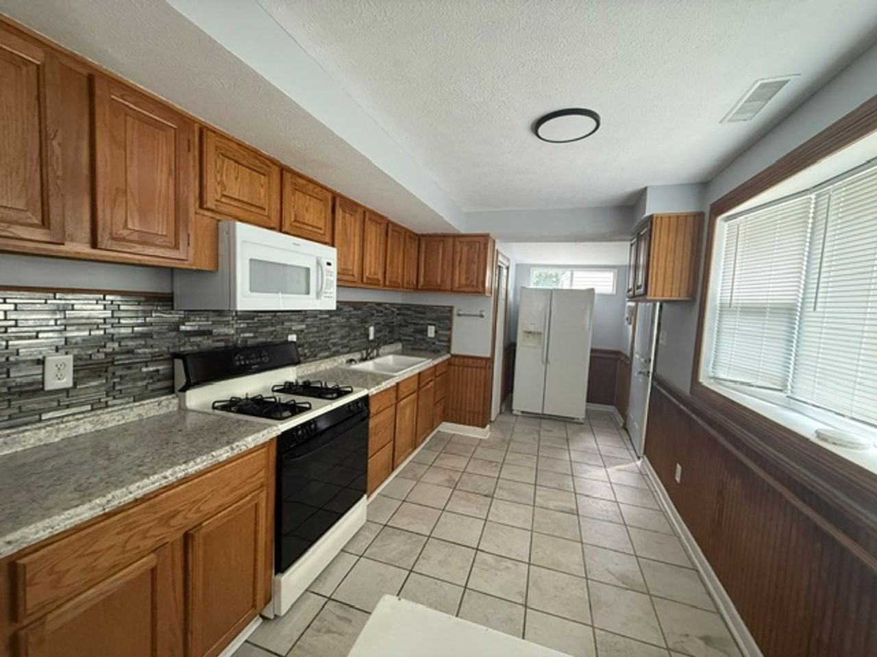 57 Bonnie Ct - Photo 4 of 9