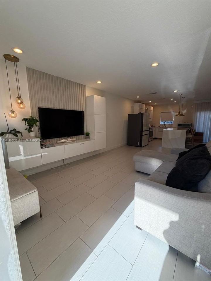 2864 Sw 129th Ave - Photo 3 of 11