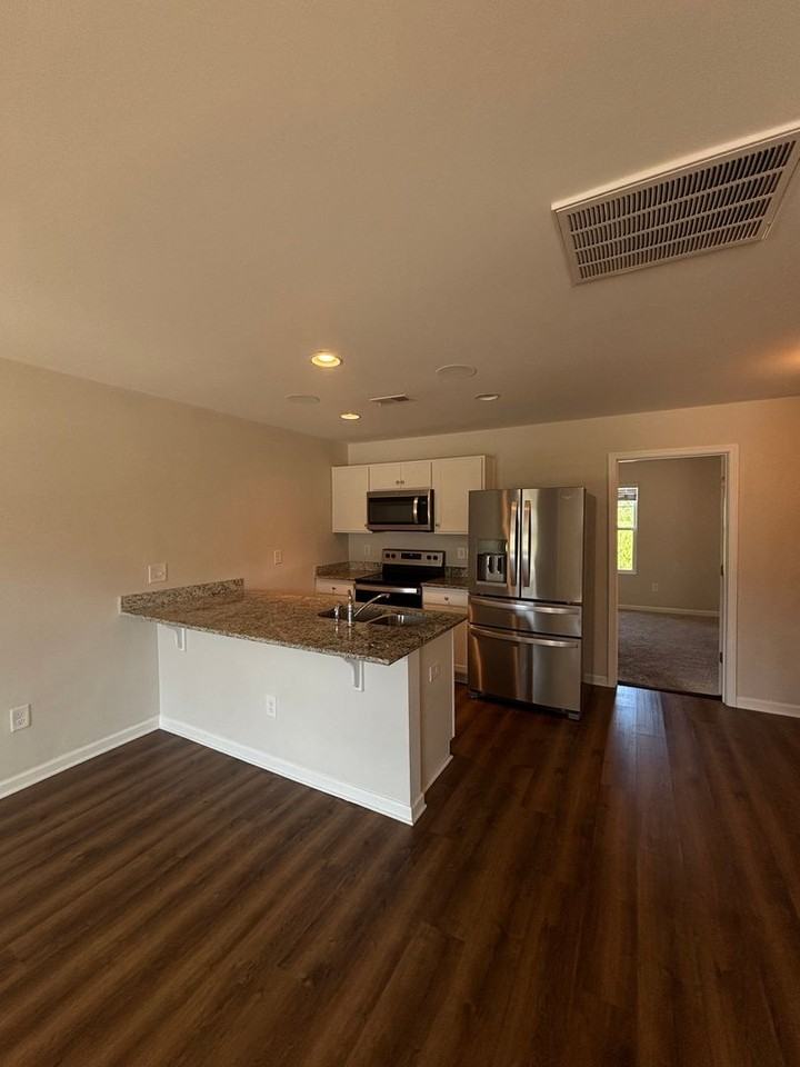 125 Adger Rd - Photo 2 of 25