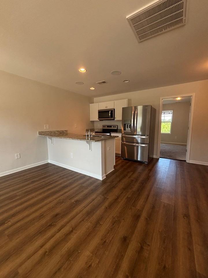 125 Adger Rd - Photo 3 of 25