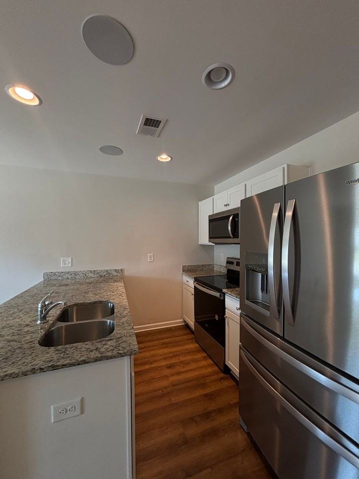 125 Adger Rd - Photo 5 of 25
