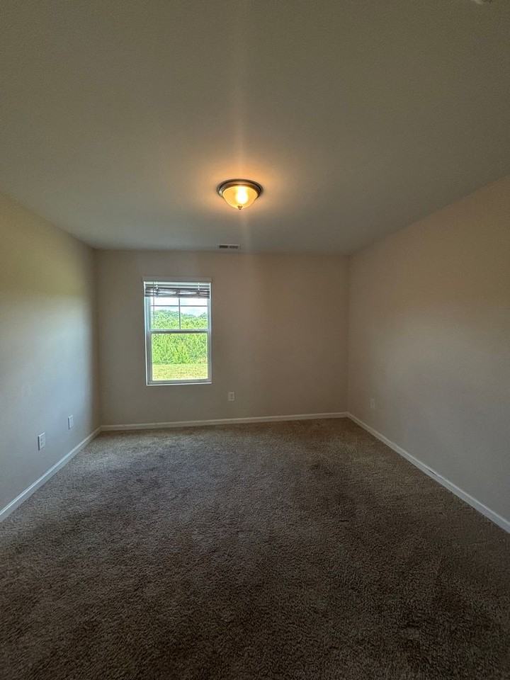 125 Adger Rd - Photo 6 of 25