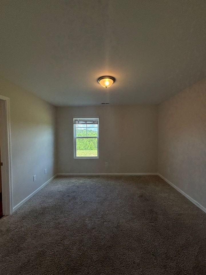 125 Adger Rd - Photo 7 of 25