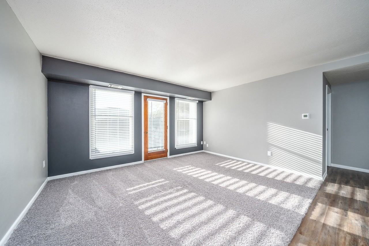 Teak Apartments - Photo 4 of 50