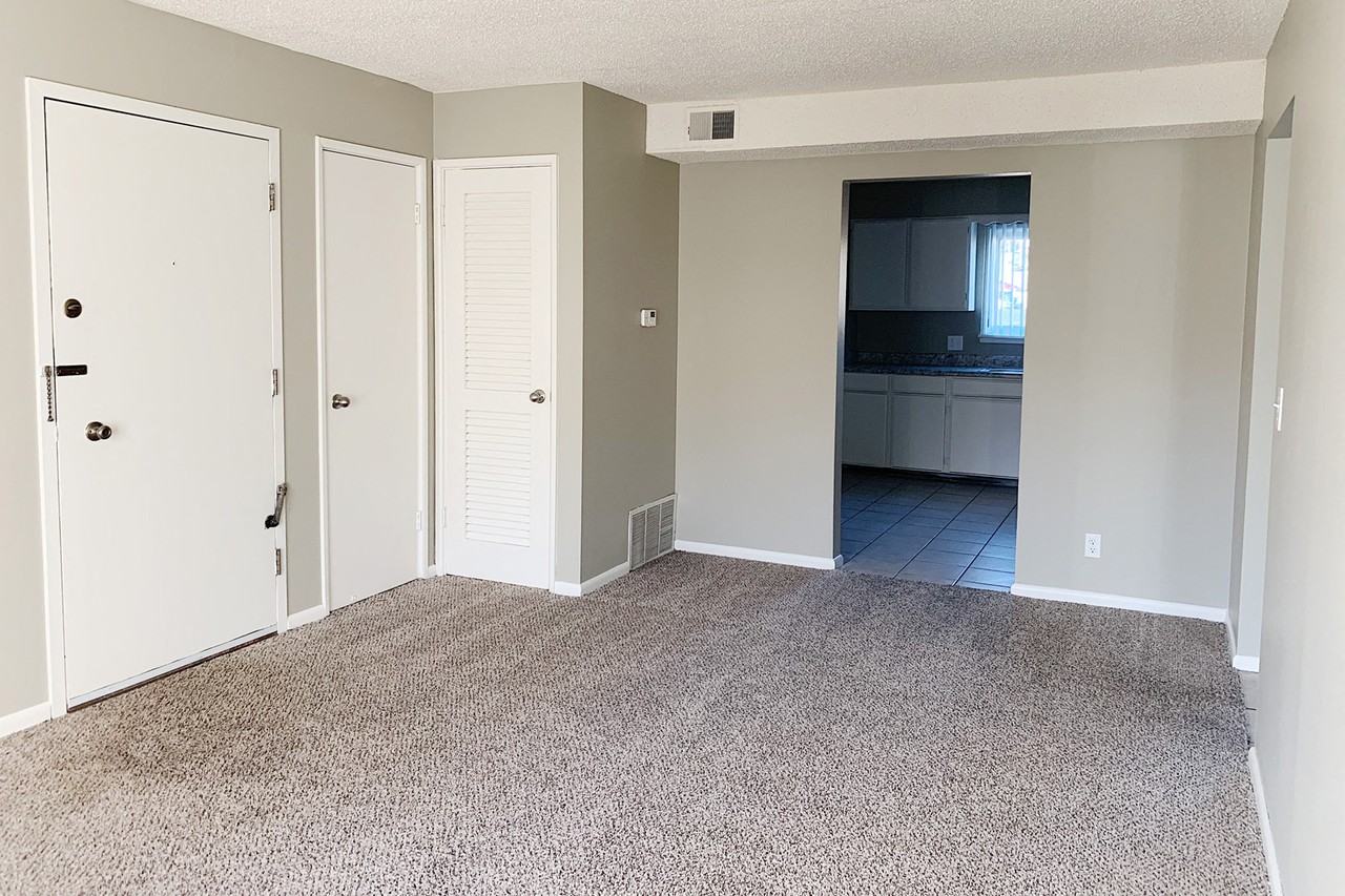 Oak Creek Apartments - Photo 3 of 23
