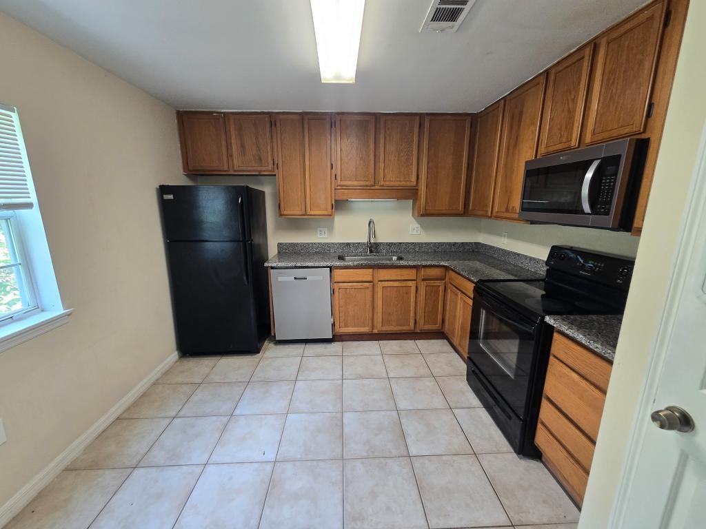 8105 Olympia Ct - Photo 4 of 31