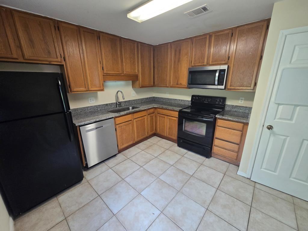 8105 Olympia Ct - Photo 5 of 31
