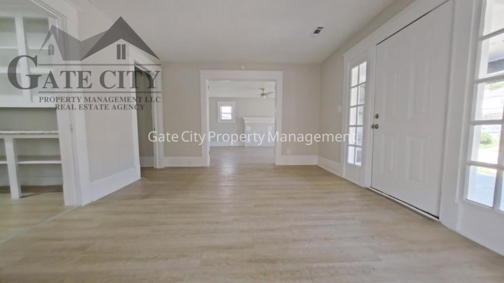 1105 Adams St - Photo 6 of 17