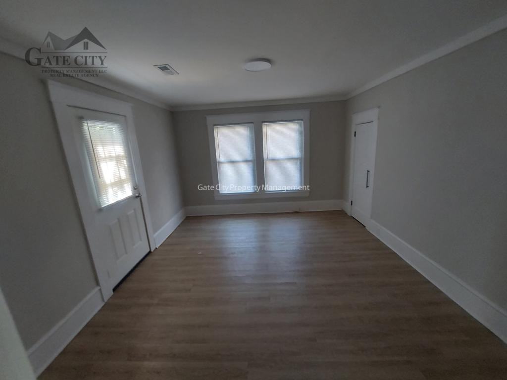 1105 Adams St - Photo 7 of 17