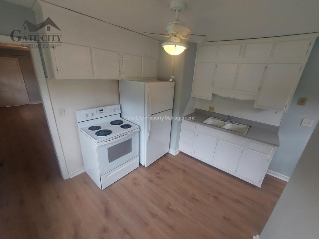 1218 Guyer St - Photo 2 of 8
