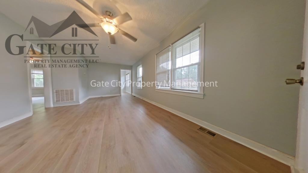 1218 Guyer St - Photo 4 of 8