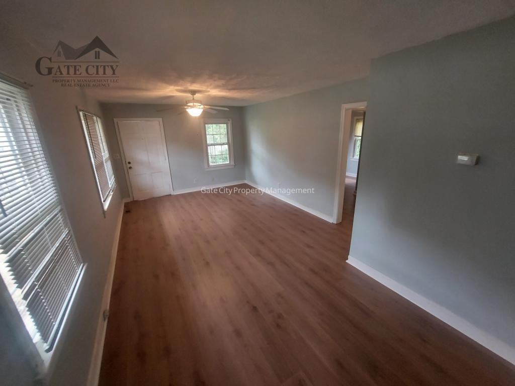 1218 Guyer St - Photo 5 of 8