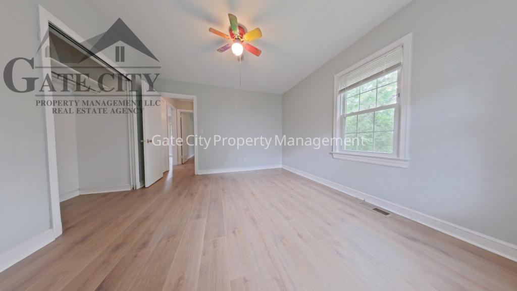 1218 Guyer St - Photo 6 of 8