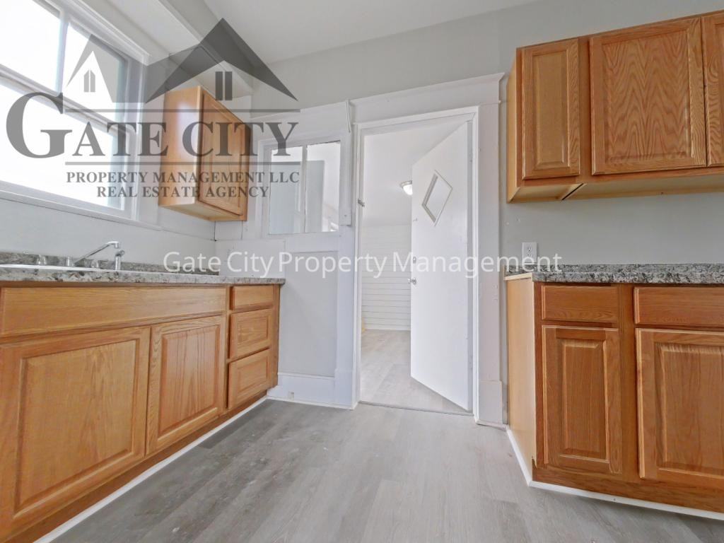 1006 Holton Pl Apt B - Photo 2 of 9