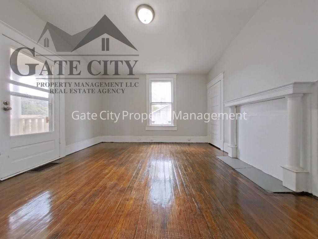 1006 Holton Pl Apt B - Photo 4 of 9