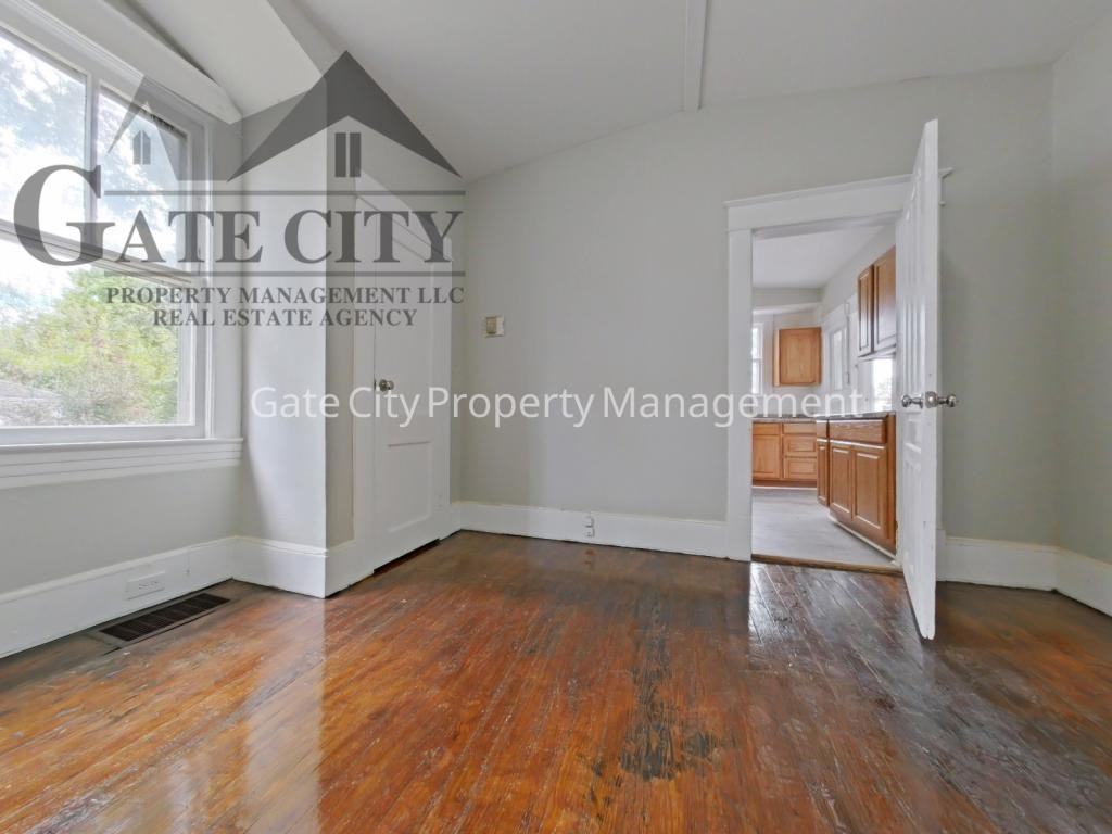 1006 Holton Pl Apt B - Photo 7 of 9