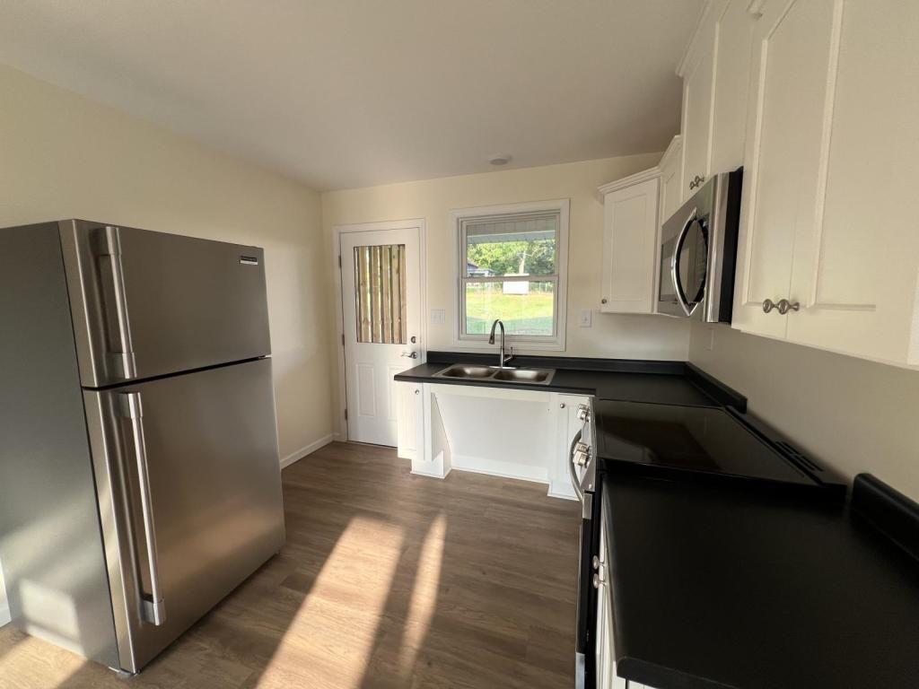 148 Illinois St - Photo 5 of 7