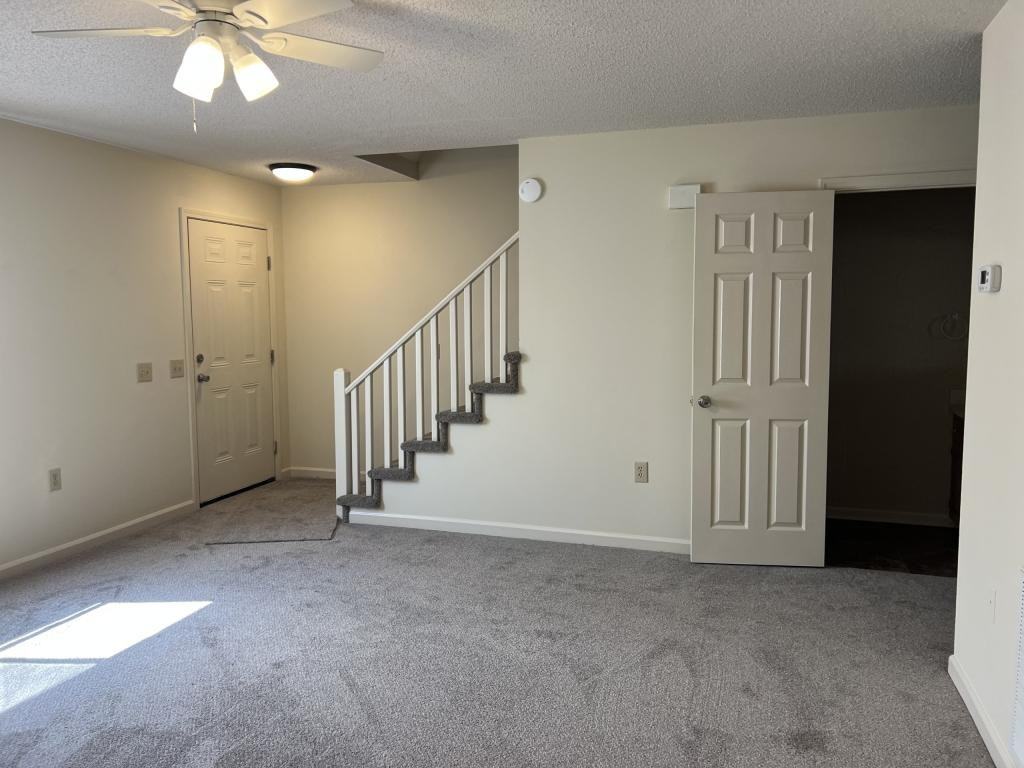 141 Rolling Oaks St Apt B - Photo 3 of 8