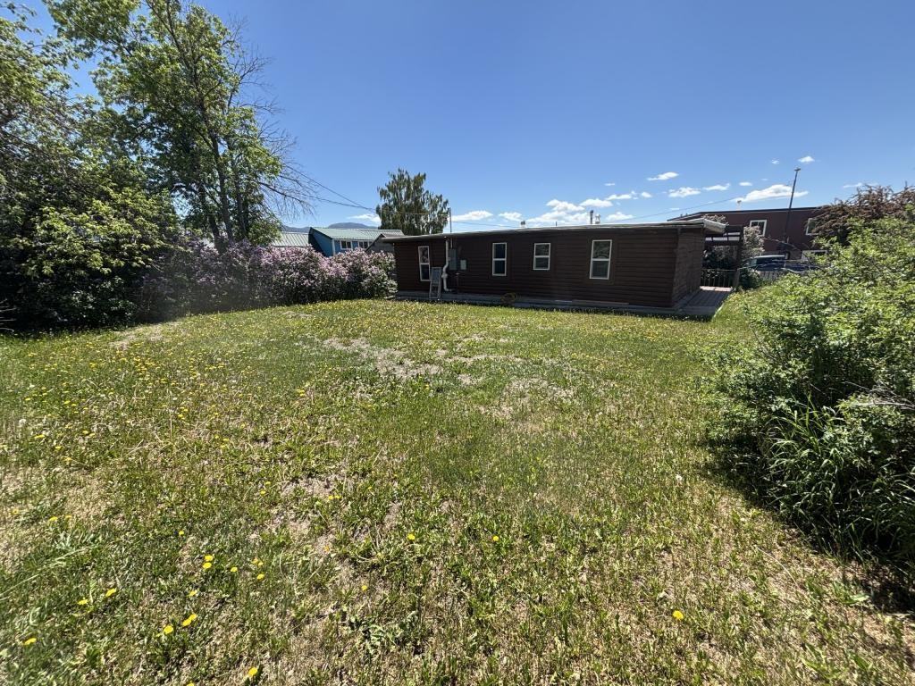235 Curtis St - Photo 4 of 17
