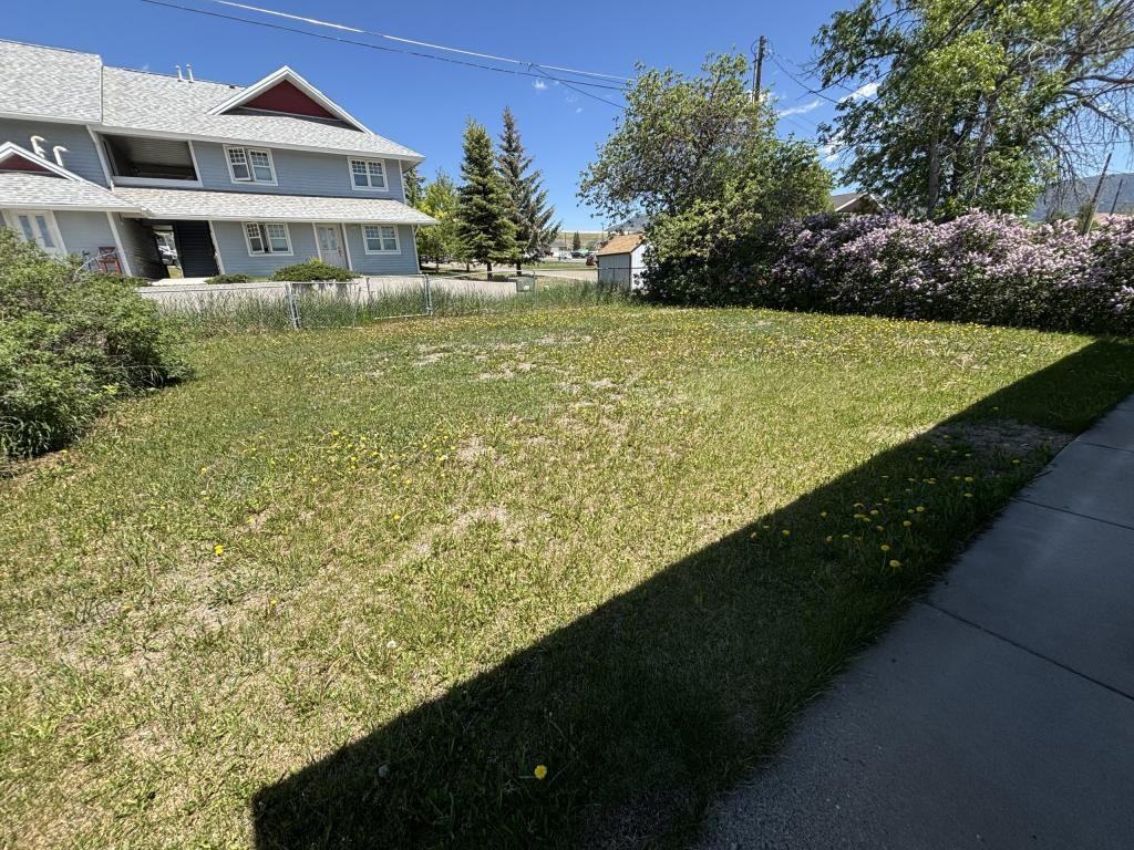 235 Curtis St - Photo 5 of 17