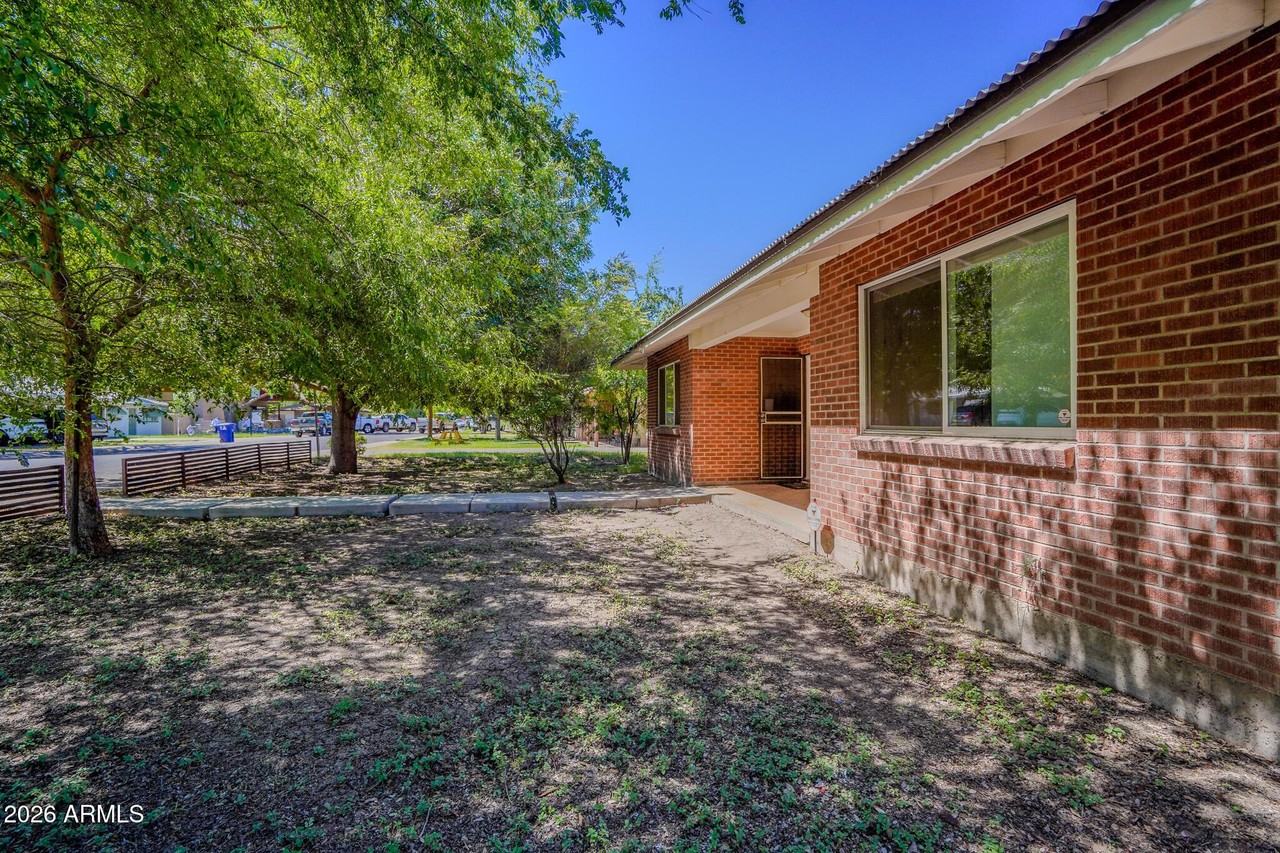 351 E Encanto Dr - Photo 3 of 50