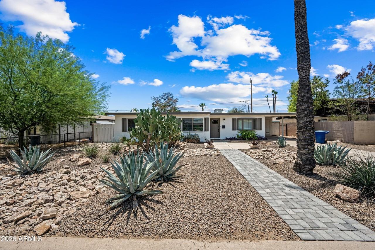 707 E Encanto Dr - Photo 2 of 37
