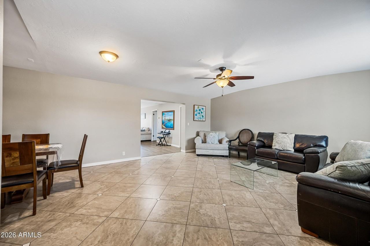 707 E Encanto Dr - Photo 4 of 37