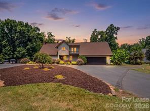 256 Greenbay Rd - Photo 2 of 43
