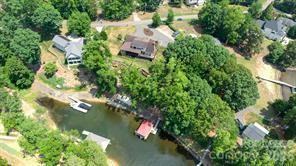 256 Greenbay Rd - Photo 4 of 43