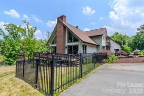 256 Greenbay Rd - Photo 5 of 43