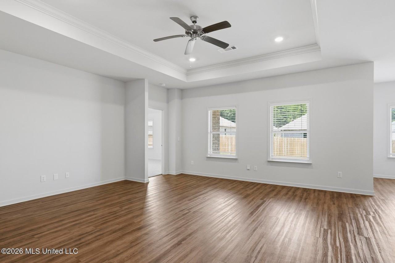 429 Piney Dr - Photo 3 of 32
