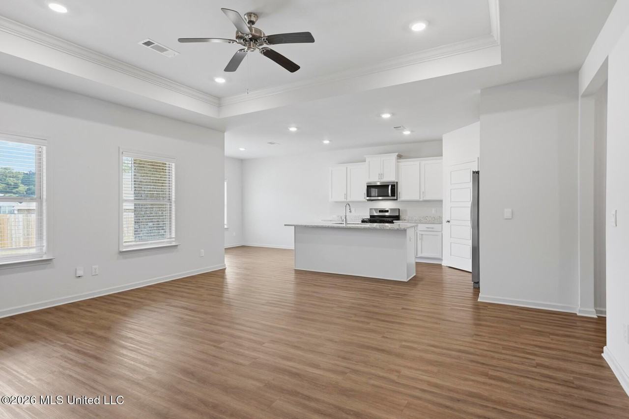 429 Piney Dr - Photo 4 of 32