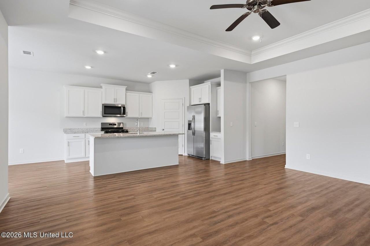 429 Piney Dr - Photo 5 of 32