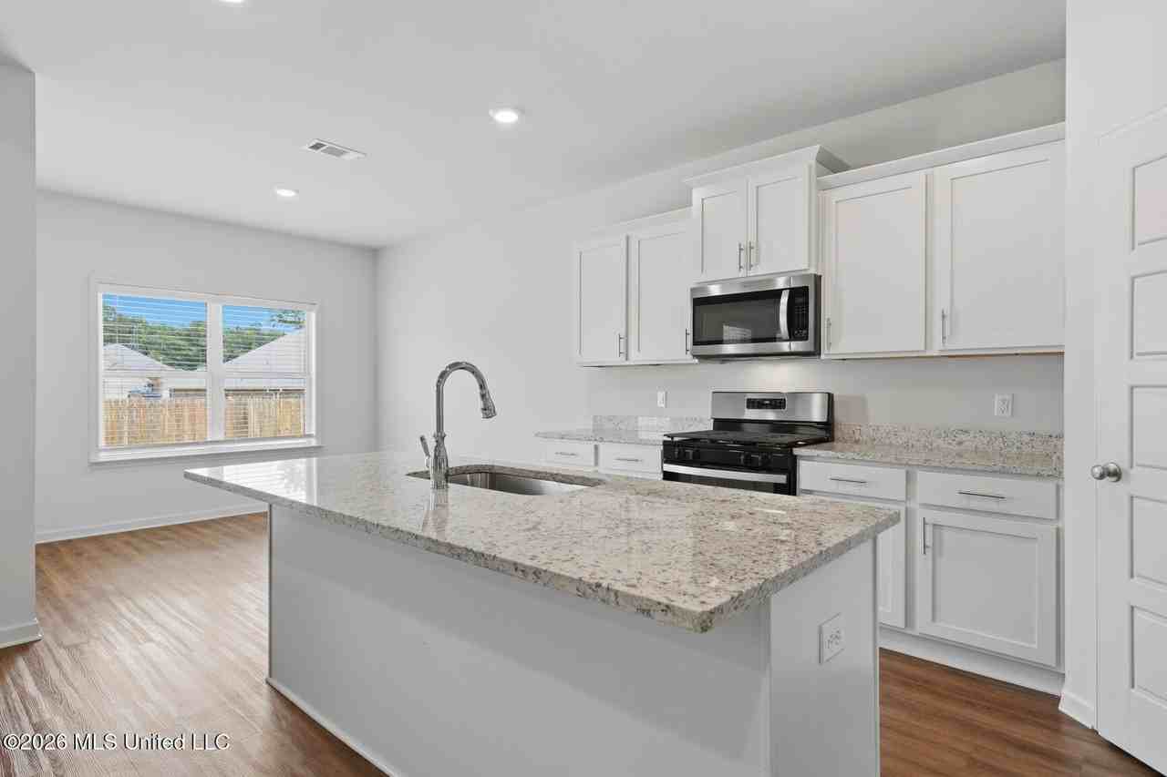 429 Piney Dr - Photo 7 of 32