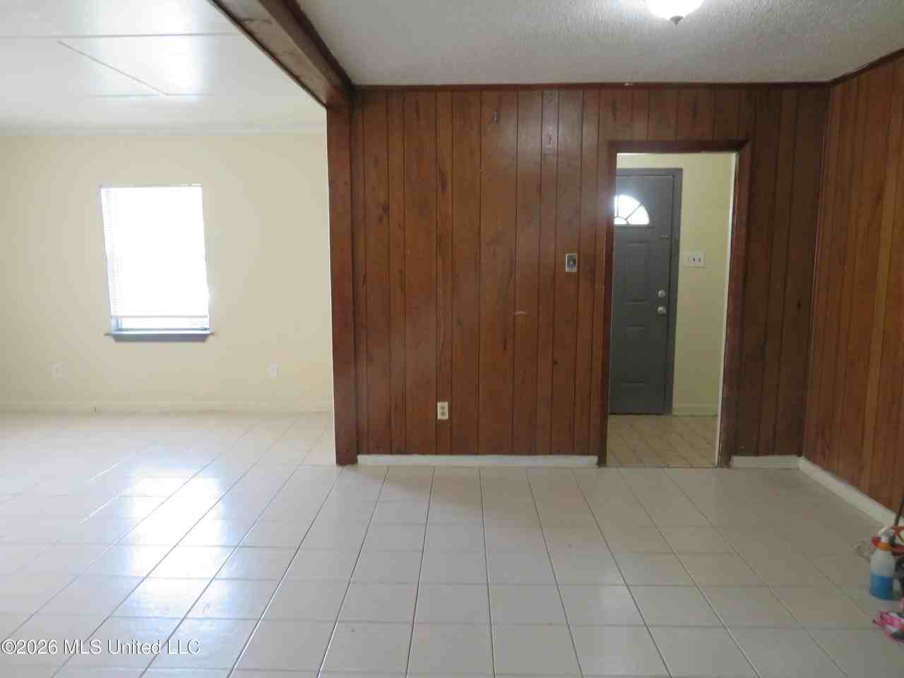 356 Springdale Cir - Photo 2 of 31