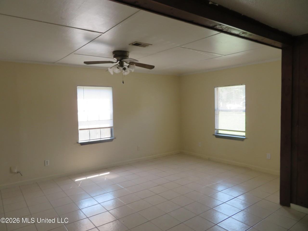 356 Springdale Cir - Photo 3 of 31