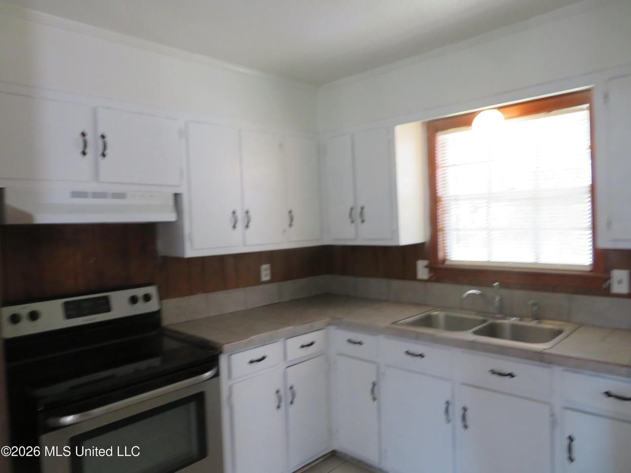 356 Springdale Cir - Photo 4 of 31