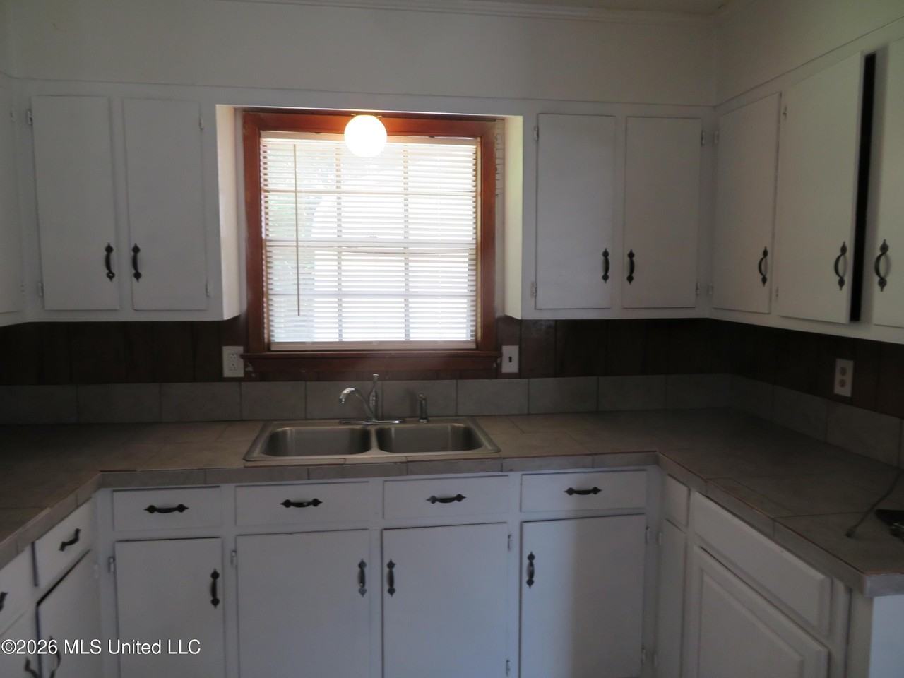 356 Springdale Cir - Photo 5 of 31