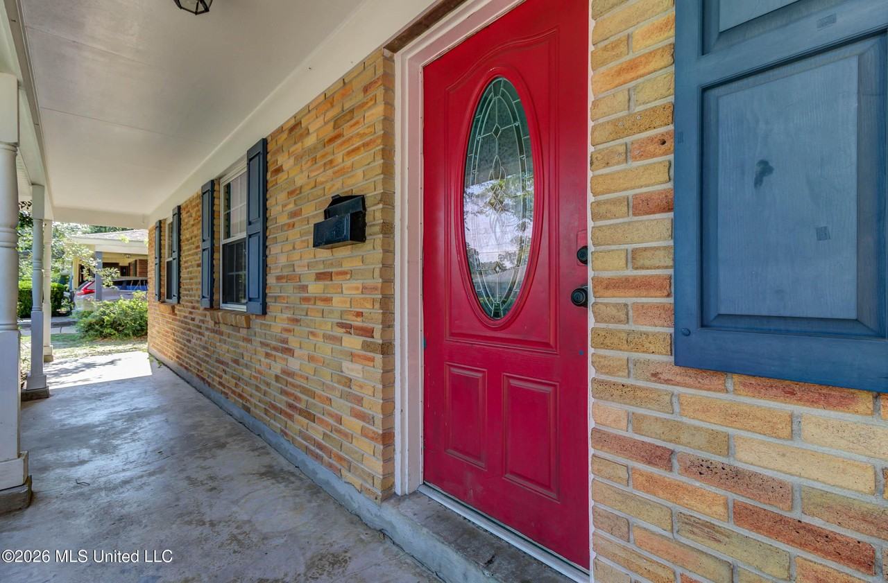 2323 Middlecoff Dr - Photo 3 of 44