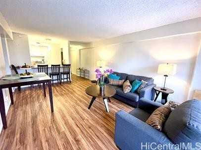 303 Liliuokalani Ave #301 - Photo 3 of 10