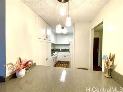 303 Liliuokalani Ave #301 - Photo 6 of 10