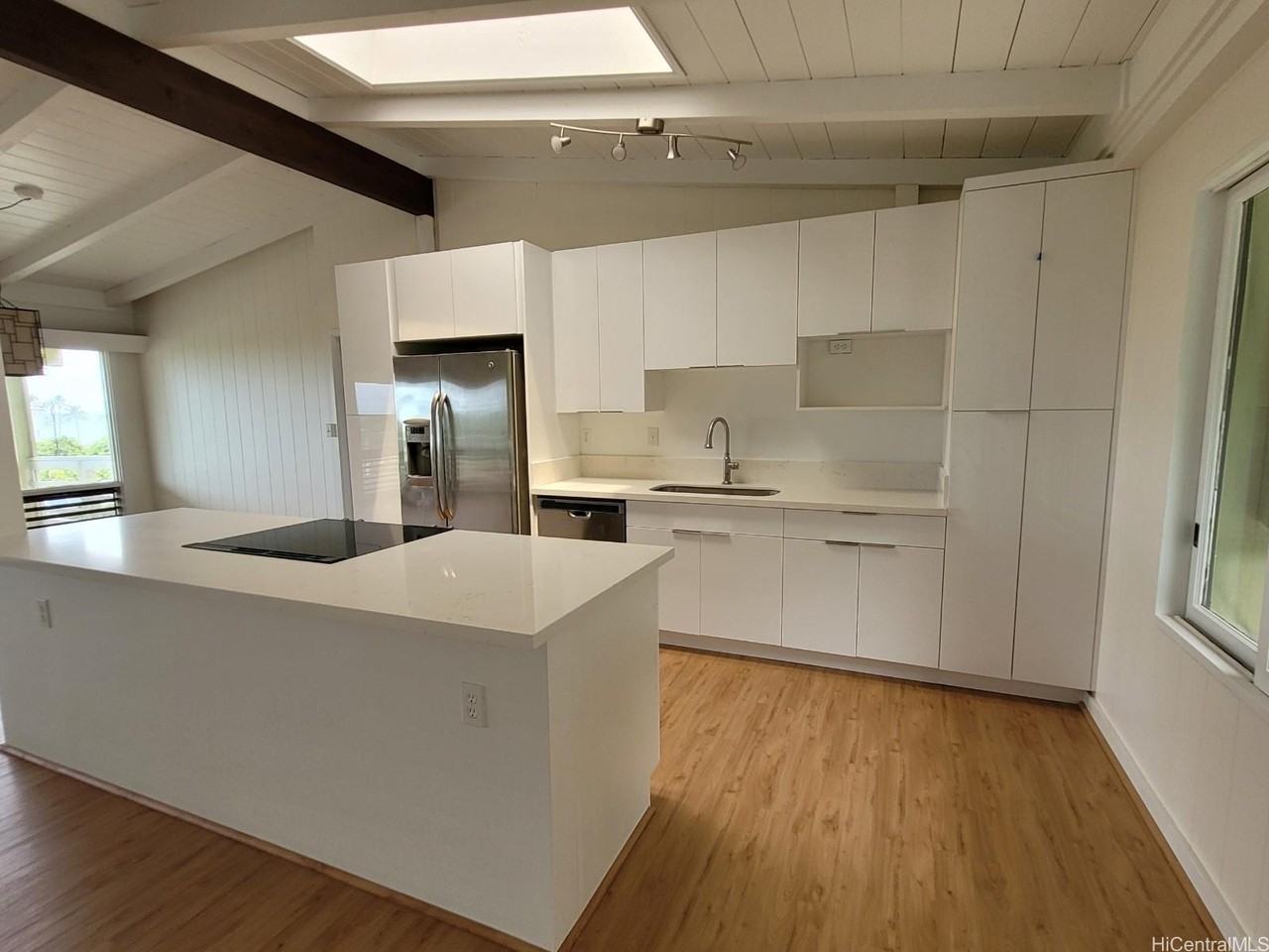 1069 Aalapapa Dr - Photo 4 of 16