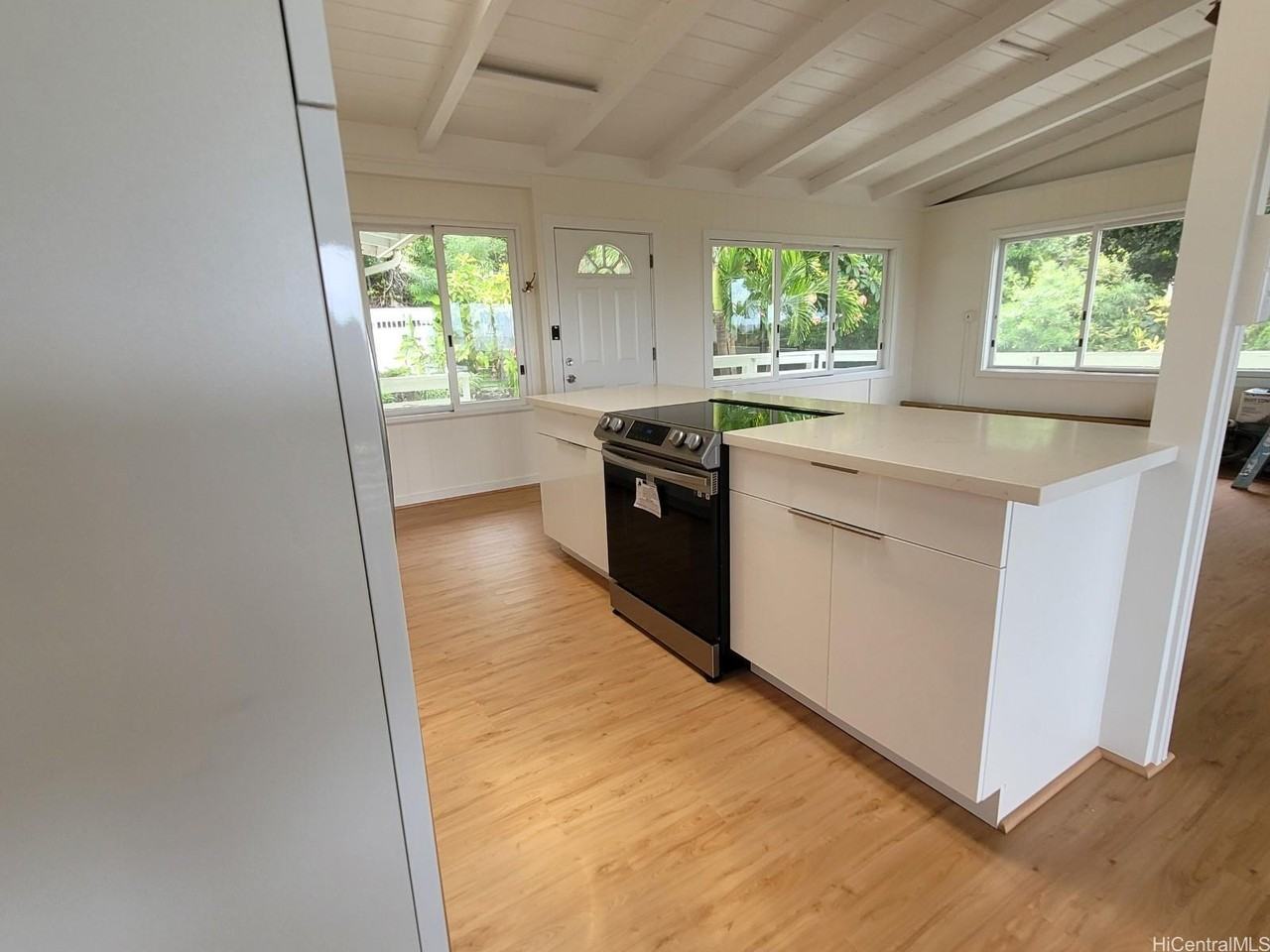 1069 Aalapapa Dr - Photo 5 of 16