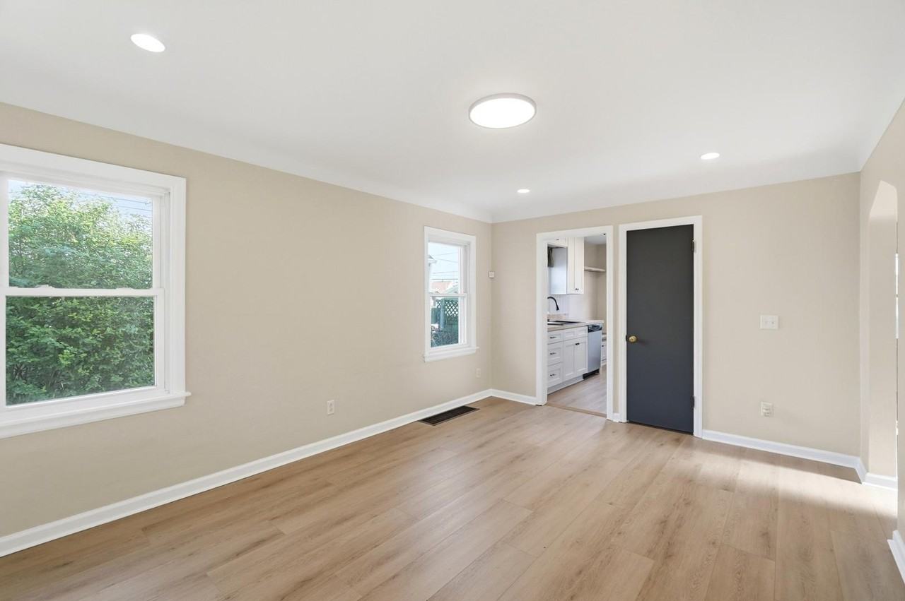 2917 123rd St - Photo 4 of 49