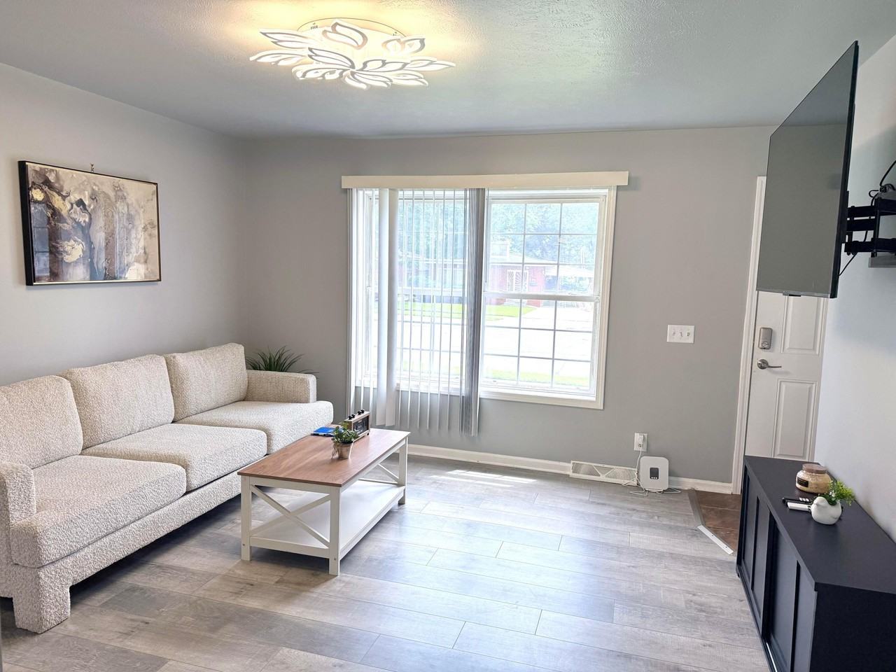 2244 Taft St - Photo 6 of 29