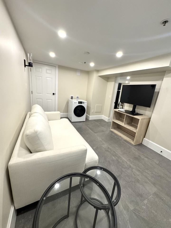 4298 West 11th Avenue - Photo 5 of 11