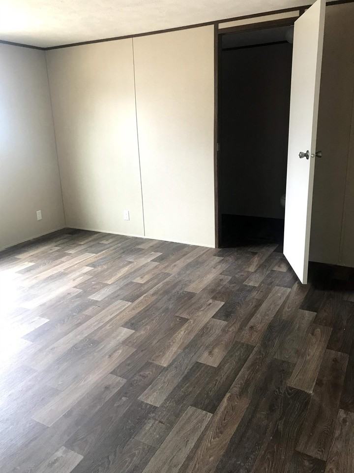 3019 Douglas Rd - Photo 5 of 12