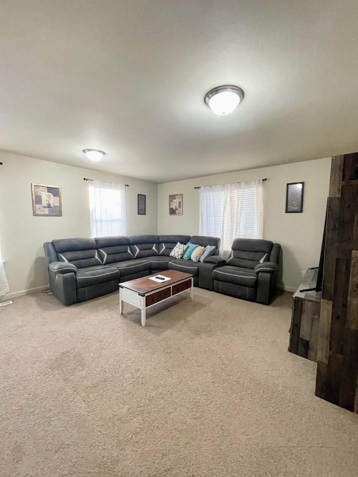 1616 Farina Loop Se - Photo 2 of 21